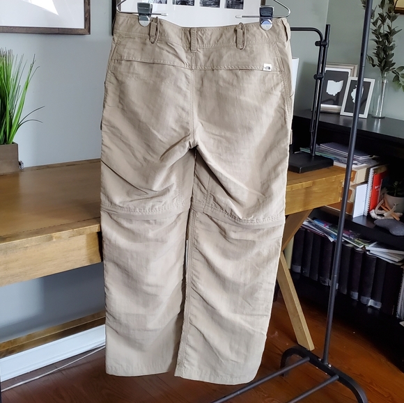 EUC The North Face Women’s Bridgeway Zip-Off Pants - Picture 12 of 12
